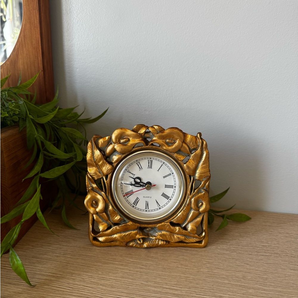 Elegant Gold Floral Table Clock